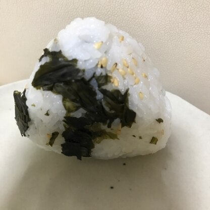 板わかめでおにぎり 初めて作りました！
島根県出雲わかめを使用しました